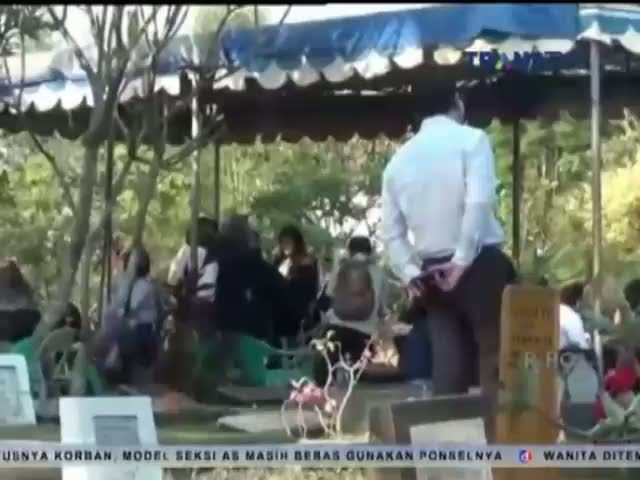 Wanita Tewas Jatuh Dari Apartemen 