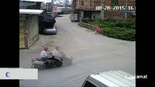 Terlindas Minibus, Bayi Berusia 11 Bulan Selamat