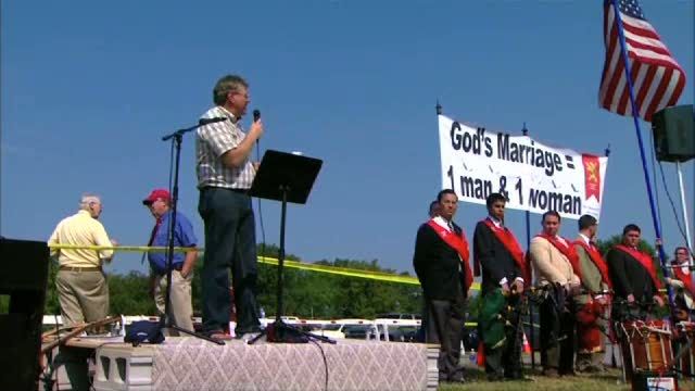 Pertentangan Surat Nikah Sesama Jenis di Amerika