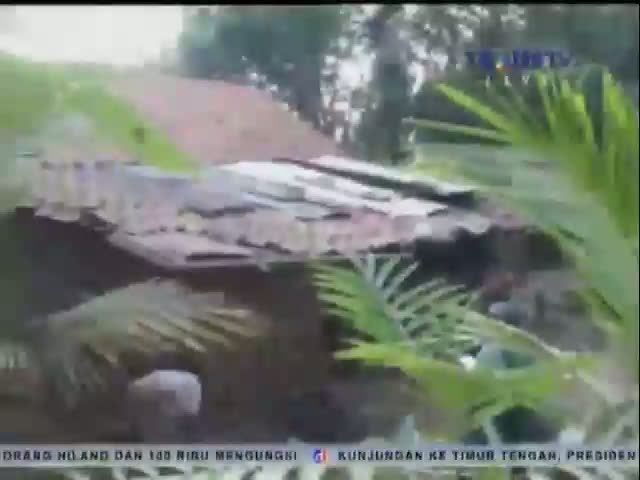 Nenek Sadinem Hidup Bersama 2 Anak yang Depresi