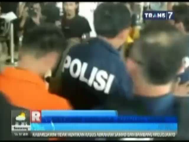 Reka Ulang Pembunuhan WNA Oleh Satpam Apartemen