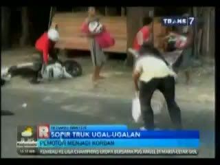 Supir Truk Ugal-ugalan Nabrak 2 Wanita Pengendara Motor