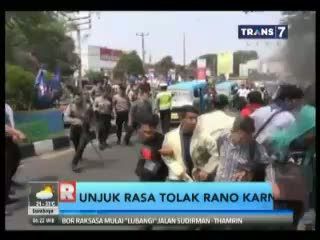 Unjuk Rasa Tolak Rano Karno, Polisi Bubarkan Mahasiswa 