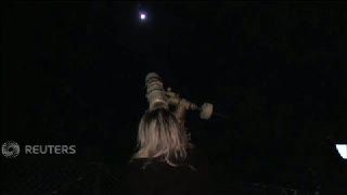 Beginilah Romantisme Supermoon di Paris