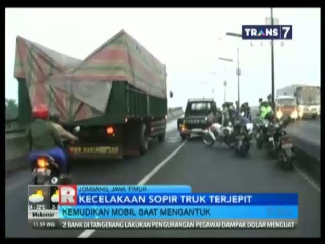 Kemudikan Mobil Saat Mengantuk, Sopir Truk Terjepit