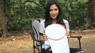  Jessica Mila Aktris Ganteng-ganteng Srigala itu Membuat Batik Dengan Motif Abstrak.