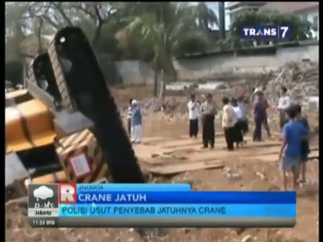 Crane Pelebaran Kali Ciliwung Terguling!