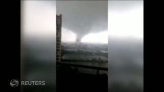 Tornado Hantam China, Tiga Orang Tewas