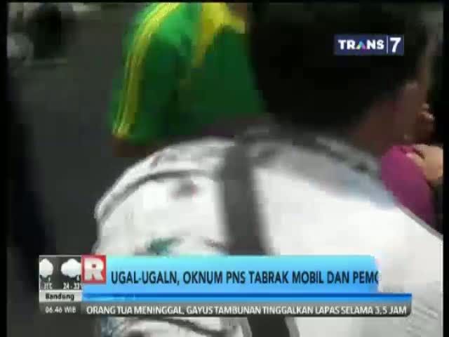 PNS Ugal-Ugalan di Jalan Menabrak Sebuah Mobil dan Motor 