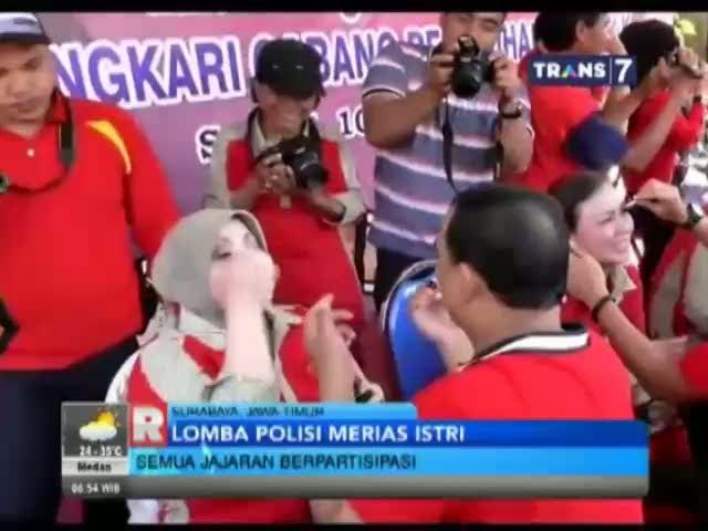 Lomba Polisi Merias Istri 