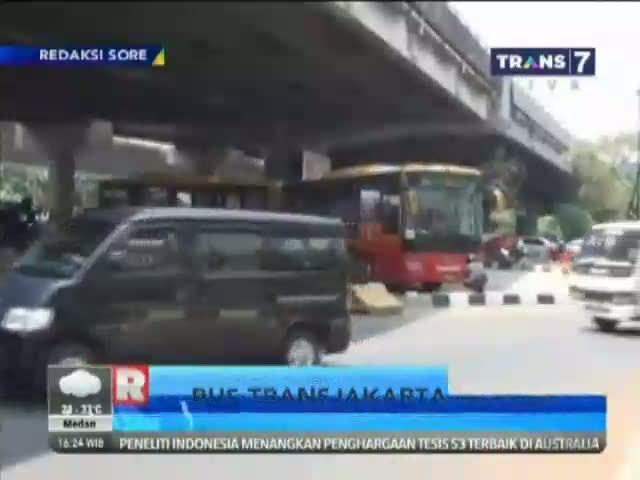 Sambungan Rusak, Bus TransJakarta Mogok di Jalan
