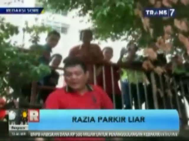 Tak Terima Razia, Juru Parkir Liar Mengamuk
