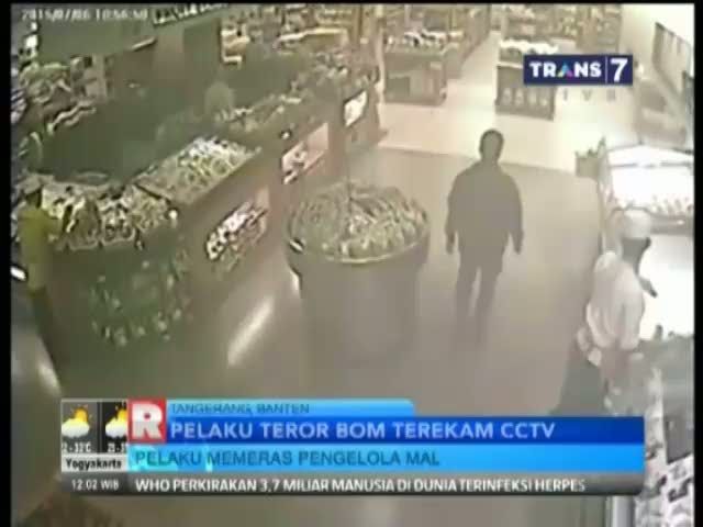 Pelaku Teror Bom Terekam CCTV