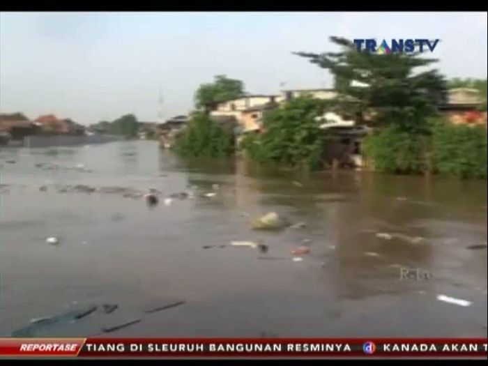 Banjir Setinggi 2 Meter di Kampung Pulo