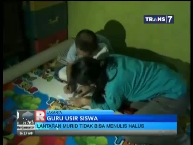 Lantaran Tak Bisa Menulis Halus, Guru Usir Siswa SD