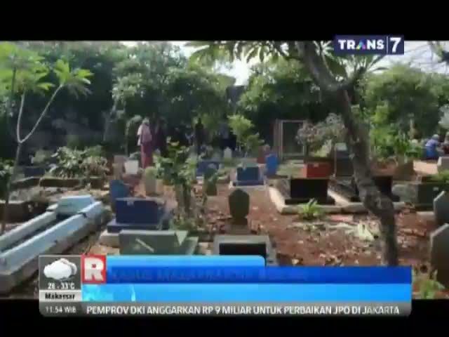 Diduga Mal Praktek, Makam Bayi Dibongkar