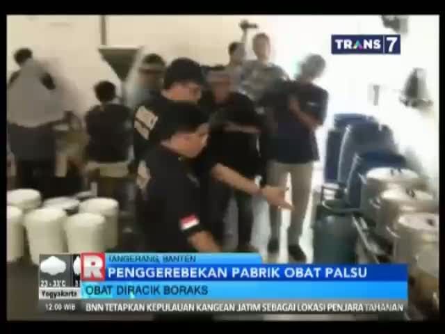 Polisi Gerebek Pabrik Obat Palsu