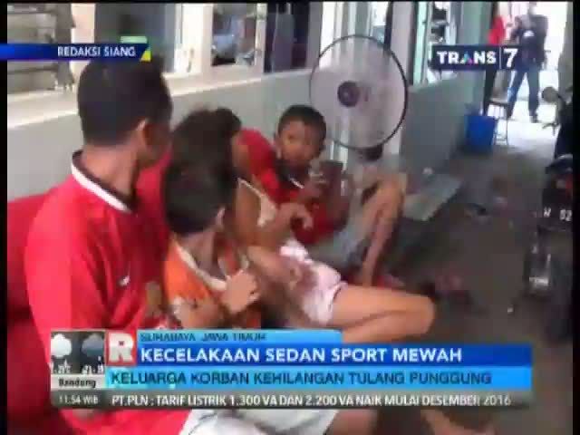 Kecelakaan Sedan Sport Mewah 