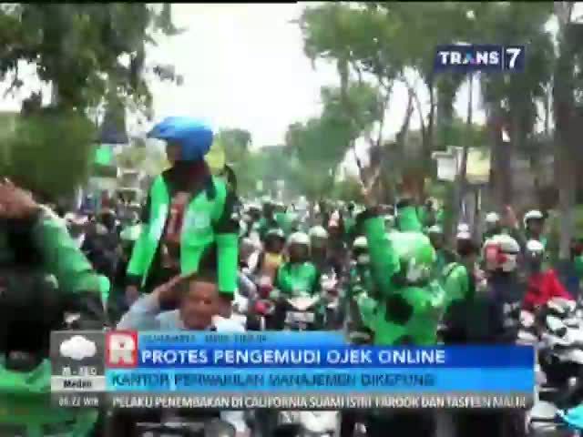 Ratusan Ojek Online Demo
