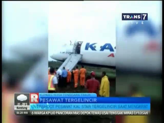 Pesawat RS 676 Tujuan Ujung Pandang Sulawesi Selatan Tergelincir 