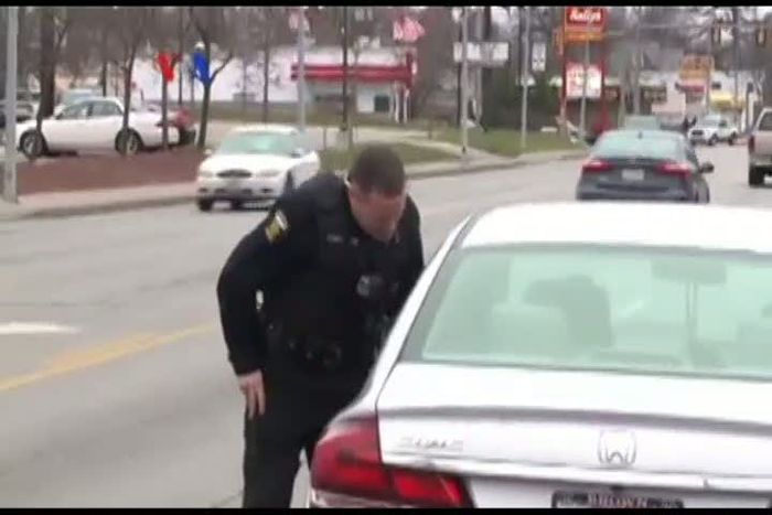 Patut Ditiru! Bukannya Menilang, Polisi Amerika Justru Memberi Hadiah Natal