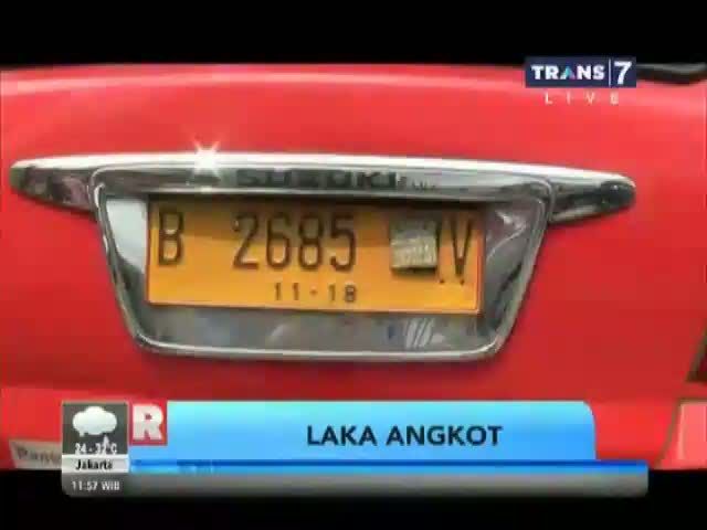 Kecelakaan Angkot Menyebabkan Patah Tulang 