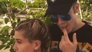 Justin Bieber Unggah Foto Ciuman dengan Hailey Baldwin di Instagram