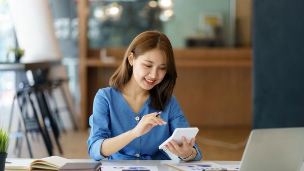 Makin Efisien Kelola Keuangan dengan Akuntansi Jasa Berbasis Accurate