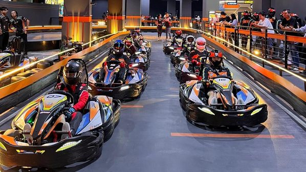 Rasakan Sensasi Balap Gokart Indoor Elektrik 70 Km/Jam Pertama di Indonesia