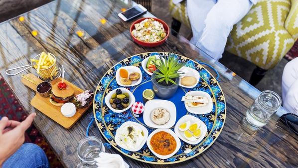 Sensasi Iftar Buffet Ramadan di Janévalla Bandung yang Sajikan Ragam Menu Dunia