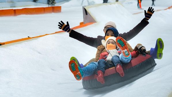 Sensasi Musim Dingin di Tengah Kota Lebih Hemat di Trans Snow World Makassar!