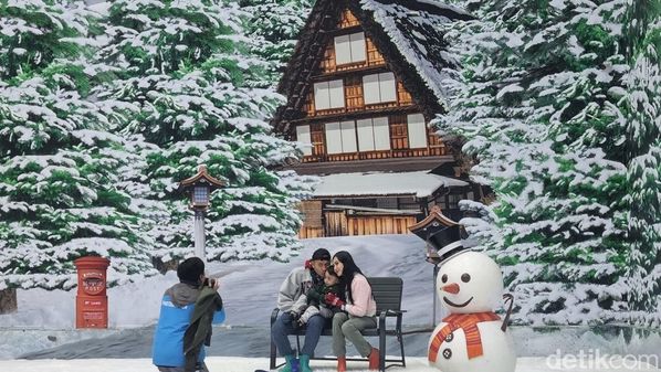 Nikmati Libur Long Weekend Anti Mainstream Bermain Salju di Trans Snow World Bekasi
