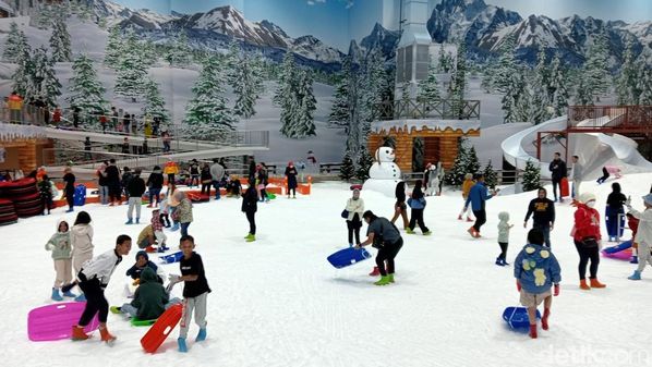 Long Weekend Lebih Berkesan dengan Main Salju di Trans Snow World Makassar