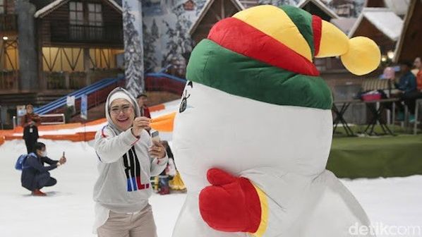 Lagi Cari Liburan Unik? Coba Main Salju Indoor di Bekasi dengan Harga Hemat