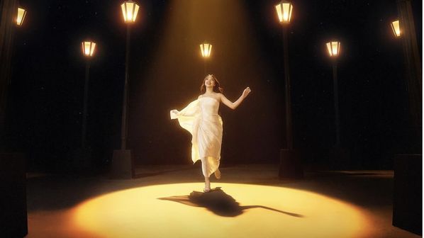Ketika Lagu Jadi Cermin, Menyelami Showcase Naura Ayu di Panggung TIM