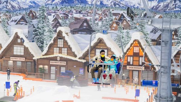 Cari Tempat Liburan Indoor? Main Salju di Trans Snow World Makassar Cuma 60 Ribuan