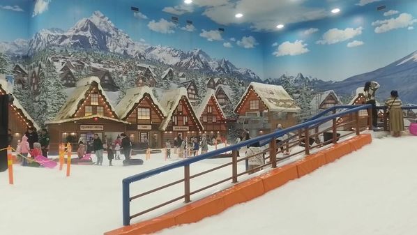 Libur Weekend Bingung Ke Mana? Main di Trans Snow World Surabaya Cuma Rp58Ribu