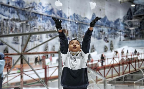 Main Salju di Trans Snow World Bekasi, Ada Promo Tiket Mulai Rp 65 Ribu!