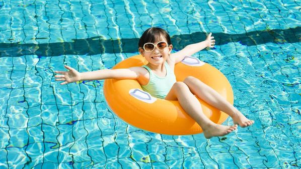 Mau Quality Time Bareng Anak? Coba Berenang Pagi di Nemuru Hotel Ciputat
