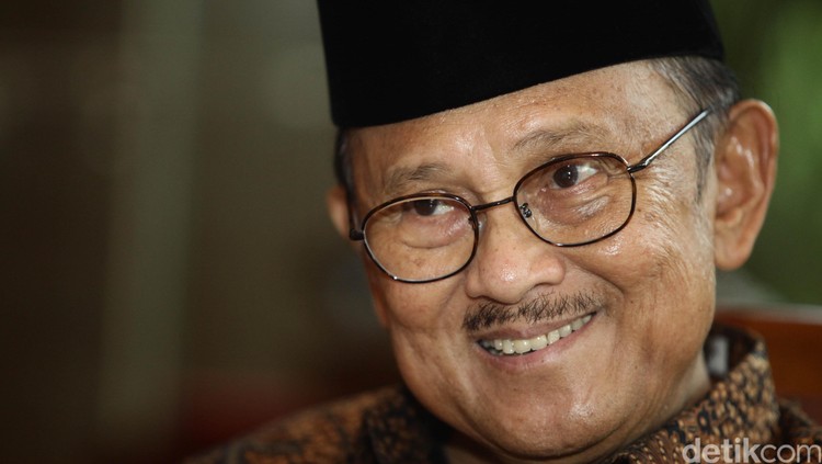 Saat remaja, Habibie pernah alami bullying hingga diejek banci. Dia berhasil melawan gencetan teman-temannya dengan cara cerdik.