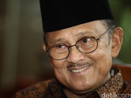 Cara Cerdas Habibie Saat Dibilang Banci Ketika SMA