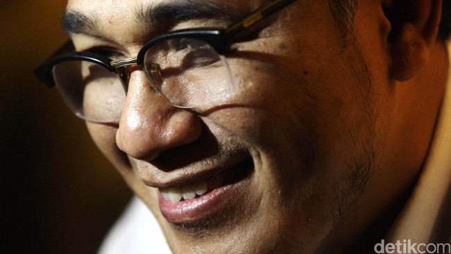 Kelima partai anggota koalisi Merah Putih di DPR kompak menghendaki kepala daerah ditentukan lewat DPRD. Sementara koalisi Jokowi ingin pilkada langsung dipertahankan.