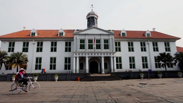 img-title Sejarah Kota Tua, Ada Lukisan Raksasa Tersembunyi