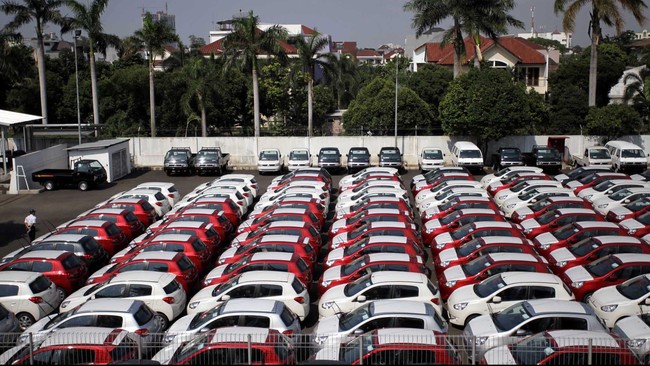 PT Astra Daihatsu Motor (ADM) menaikkan harga mobil murah ramah lingkungan (low cost green car/LCGC) sebesar 5-7 persen mulai hari ini