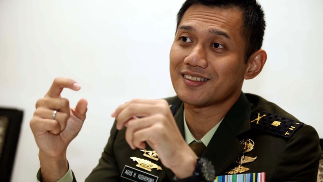 Mayor Agus Harimurti Yudhoyono dipertimbangkan dalam pertemuan Cikeas untuk maju pada pilkada DKI 2017. Ada aturan yang mengikat Agus sebagai prajurit TNI.