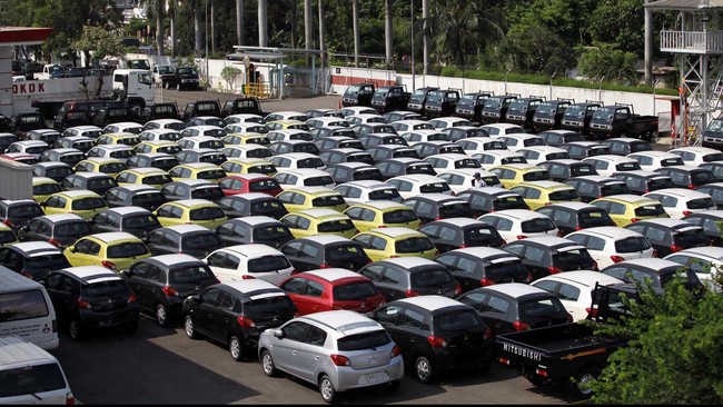 Pemerintah merestui kenaikan harga jual mobil murah ramah lingkungan (LCGC) jenis Agya dan Ayla per 1 Oktober sebesar 6,6 persen secara bertahap.