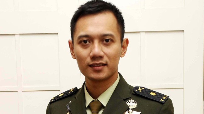 Agus merupakan lulusan terbaik SMA Taruna Nusantara, Akademi Militer. Agus kini menjadi Komandan Batalyon Infantri Mekanis 203/Arya Kemuning.