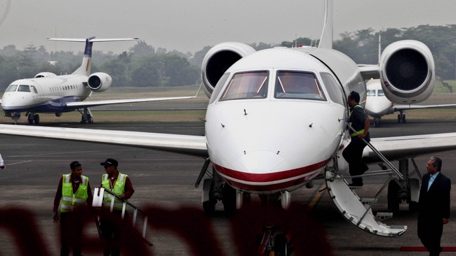Sebelum bandara Soekarno-Hatta lahir, Jakarta punya dua bandara bertaraf internasional: Kemayoran dan Halim Perdanakusuma. Ini hikayat keduanya.