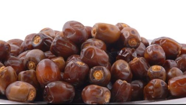 Buah kurma, yang merupakan menu favorit Nabi Muhammad SAW, juga adalah salah satu menu favorit bulan Ramadan. Yuk kenali lebih dekat buah manis ini.