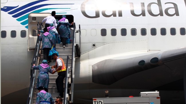 Direksi Garuda Indonesia didorong untuk lebih kreatif meningkatkan pendapatan guna menekan kerugian sampai akhir 2014